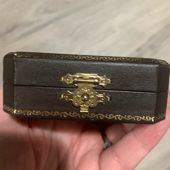 JUICY COUTURE Peace Rhinestone heart dove Necklace in Vintage clasp Box - Picture 3 of 7